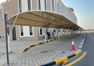 مظلة سيارات كابولي بنقشة زخرفية