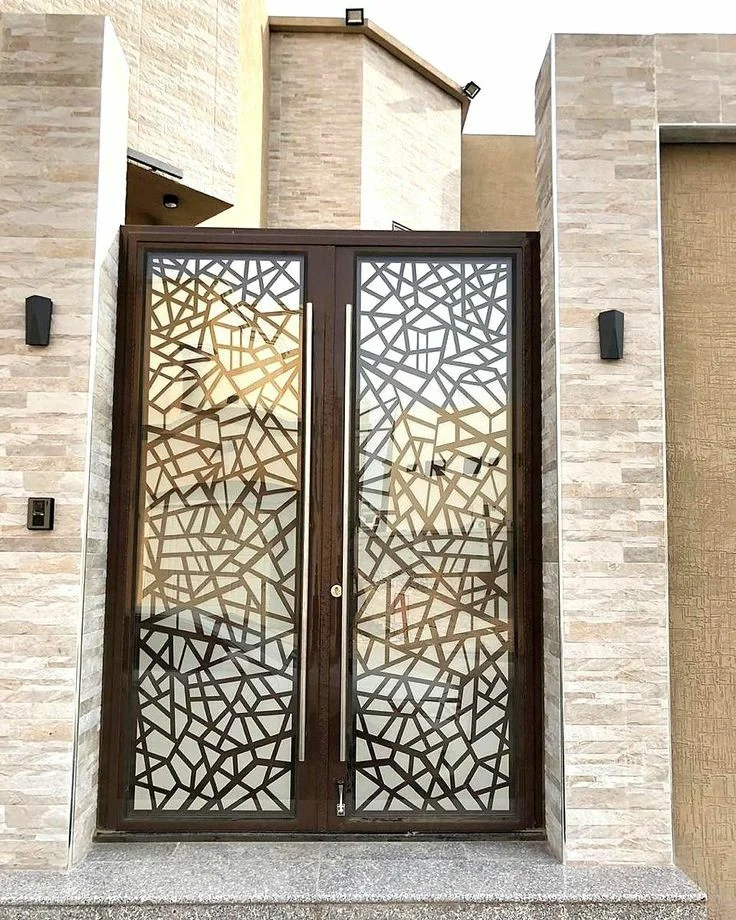 باب حديد بقص ليزر هندسي