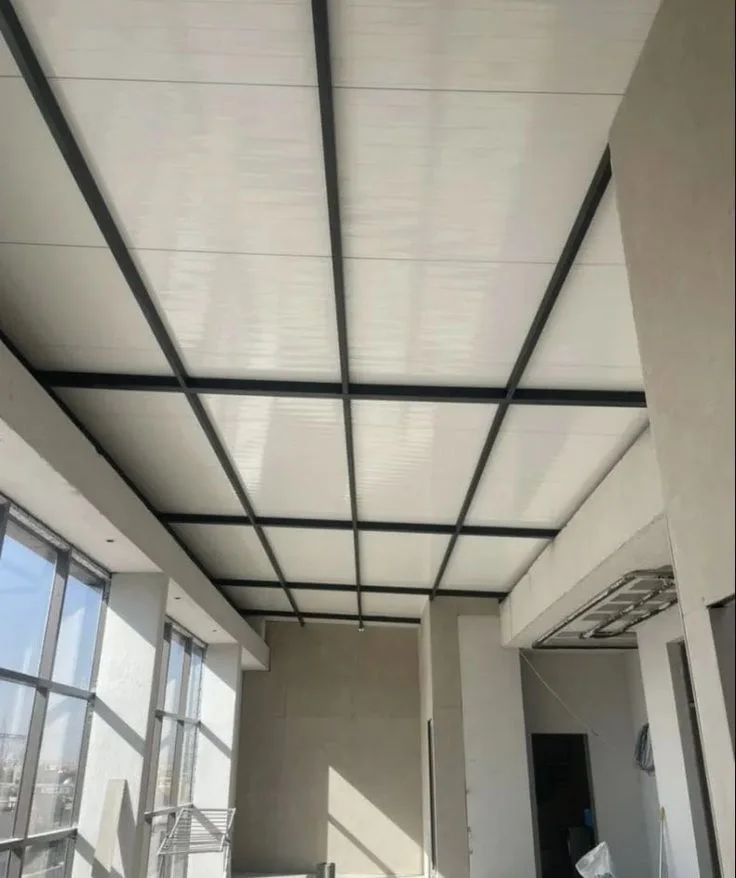 سقف ساندوتش بانل مضاء بالنهار