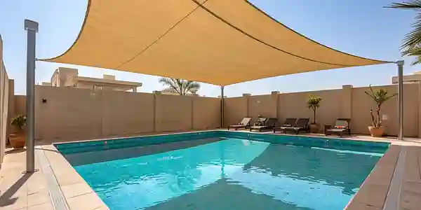 مظلة مسبح قماش بيج