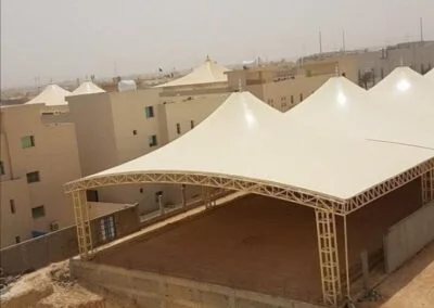 مظلة ملعب مدرسة من الأعلى